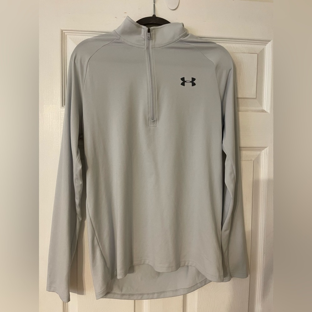 UnderArmour like new, long sleeve half zip heat gear light grey